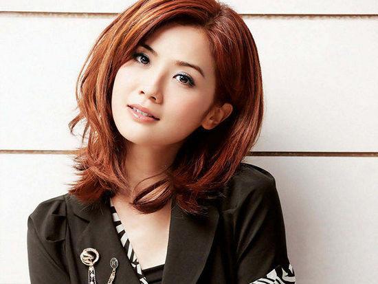 塌鼻子也好看_鼻子长的女明星_IU塌鼻子美