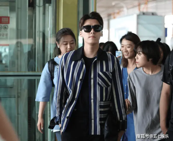 李易峰嫖娼事件粉丝态度_追星心理分析_女明星嫖妓