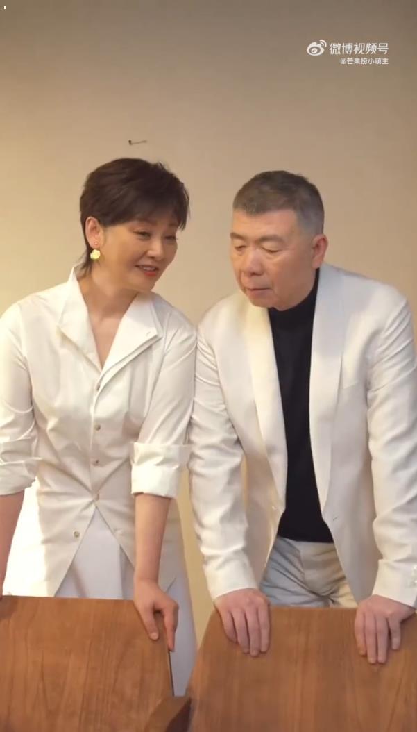 冯小刚徐帆徐朵全家福_徐朵首次公开亮相_冯小刚进娱乐圈